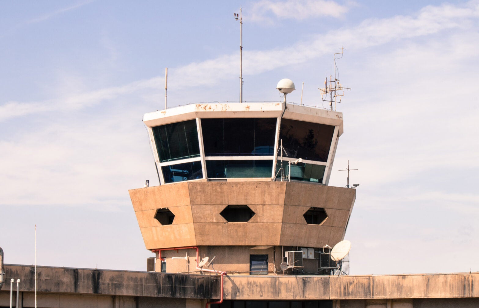 Report Says Contract Towers Are Safe, Cost Less Than FAA Facilities