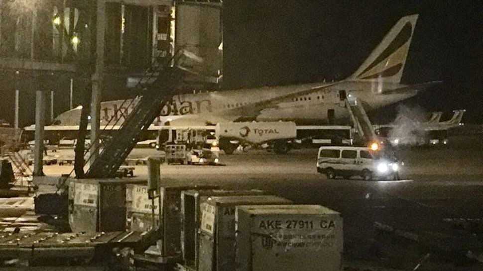 Ethiopian Airlines 787 Nose Gear Collapses at the Gate
