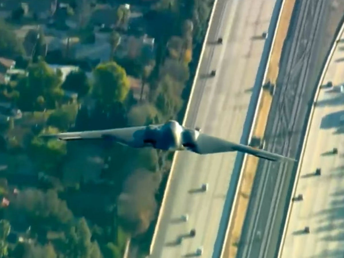 Video: B-2 Spirit Stealth Bomber Flyover During the Rose Parade