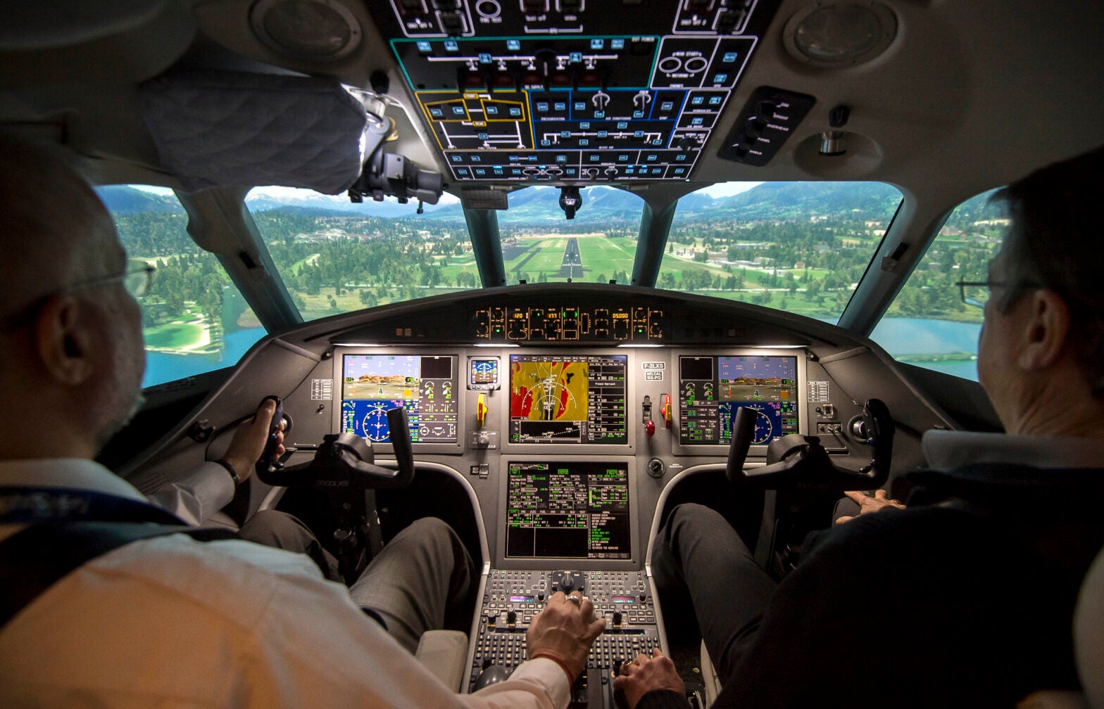 FlightSafety Gets Approval for Falcon 2000LXS Simulator