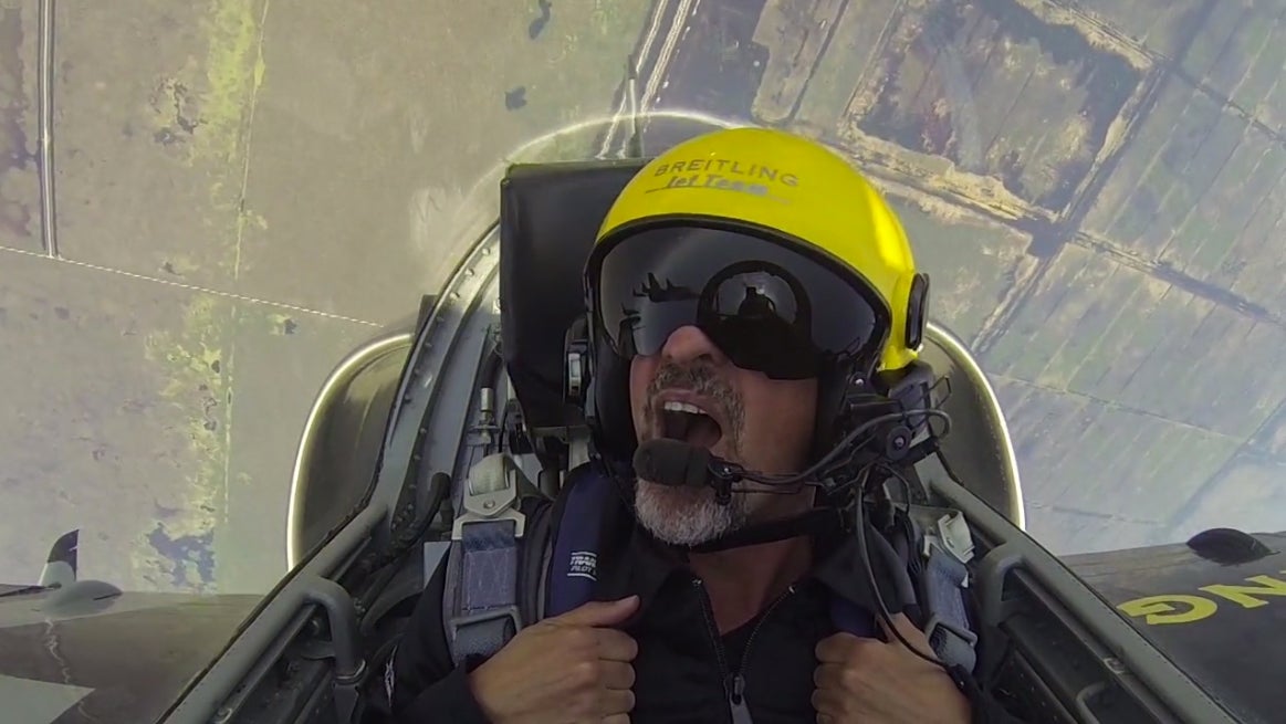 Video: Flying in Formation with the Breitling Jet Team