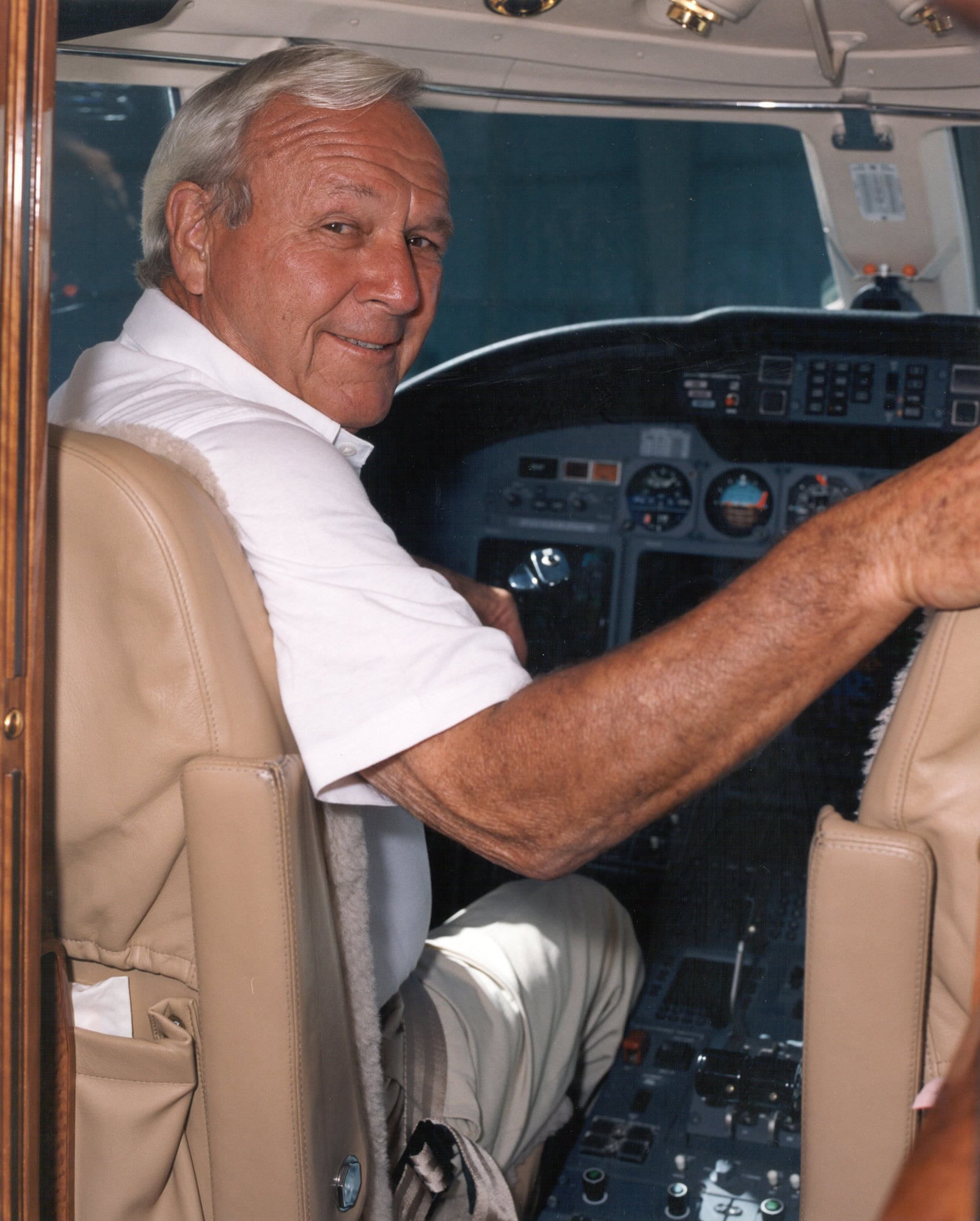 Aviation World Mourns Passing of Arnold Palmer
