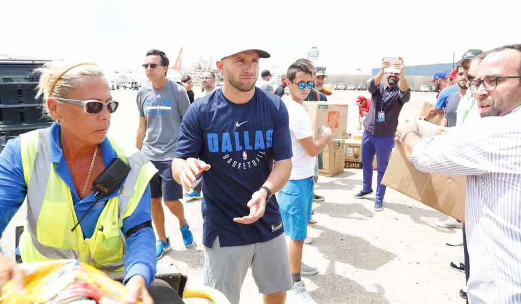 Pitbull and Mark Cuban Offer Airplanes to Puerto Rico Relief Effort