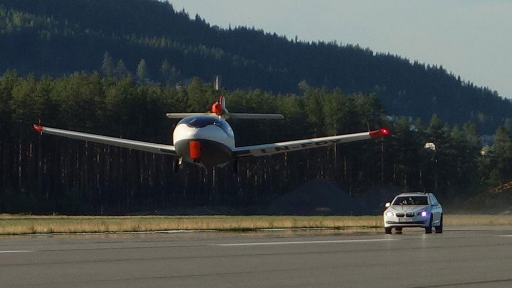 World’s First Electric Amphibious Airplane Makes Maiden Flight