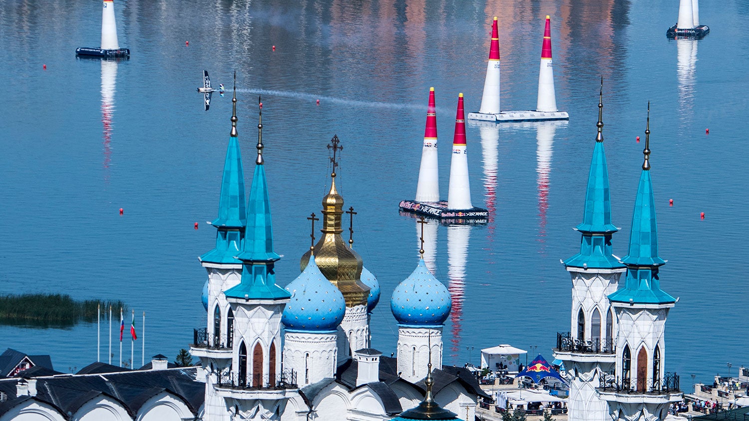 Michael Goulian Snags Top Spot After Red Bull Air Race in Russia