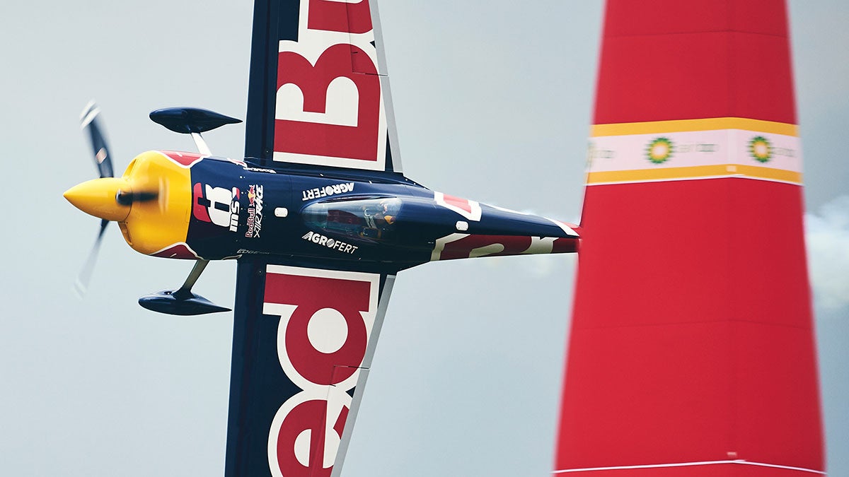 Tight Fight For Red Bull Air Race Podium in Austria