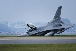 Surprising Cause of Oshkosh F-16 Runway Overrun