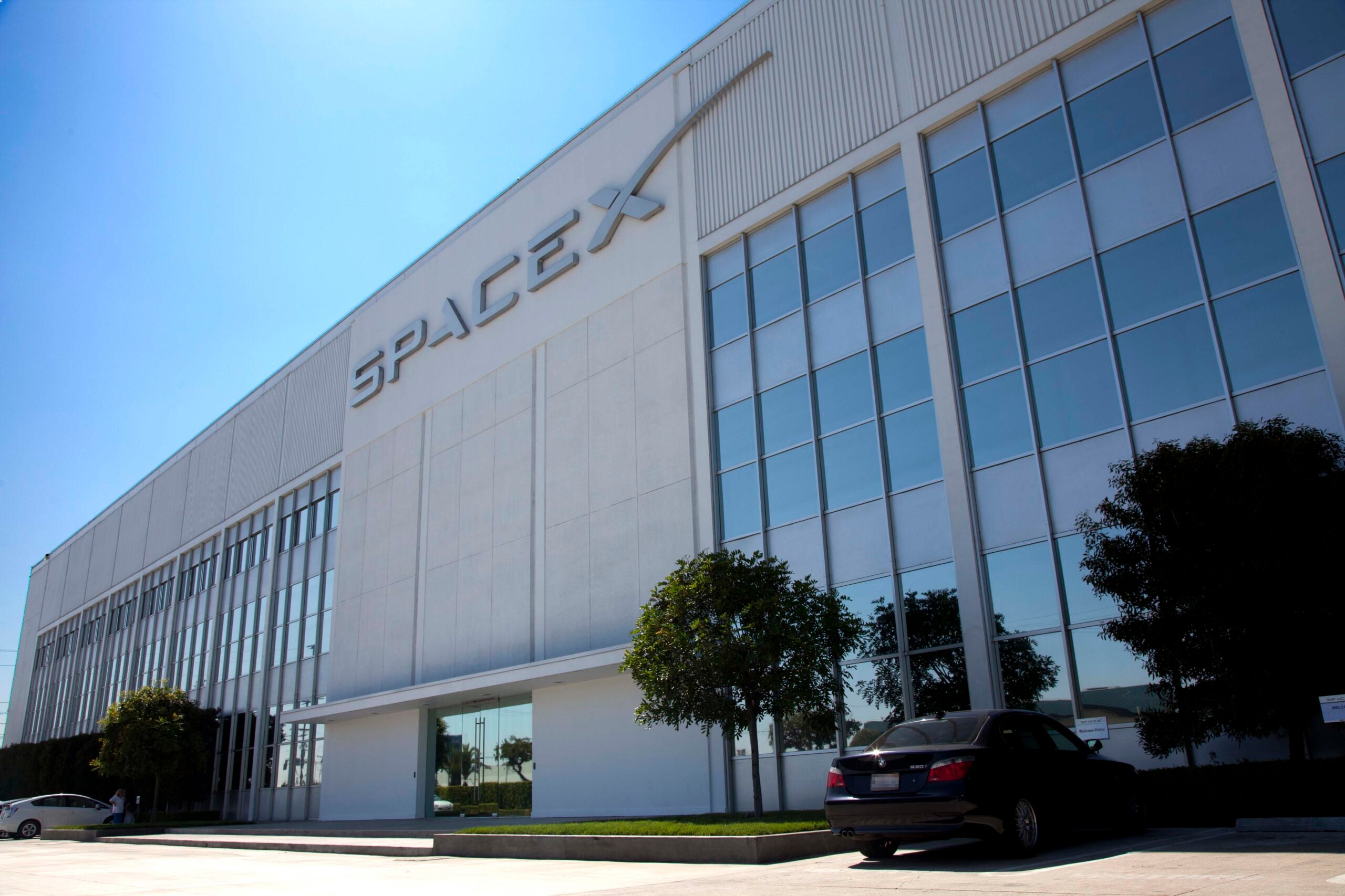 SpaceX Gets First GPS Launch Contract
