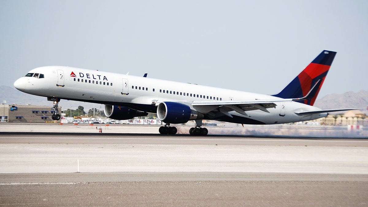 Delta 757 Suffers Uncontained Engine Failure