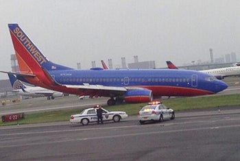 Southwest 737 Gear Collapse Shuts LaGuardia Runway