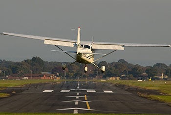 Groundlooping a Skyhawk