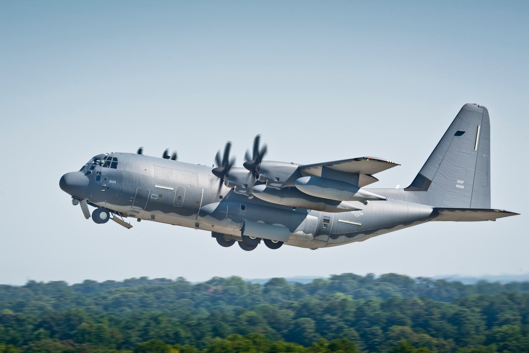 U.S. Air Force To Test Single-Pilot C-130 Flight Crews