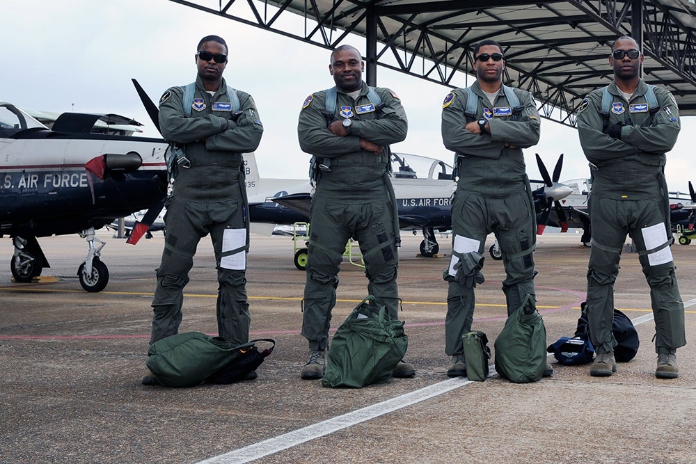 Why Are There So Few African American Air Force Pilots?