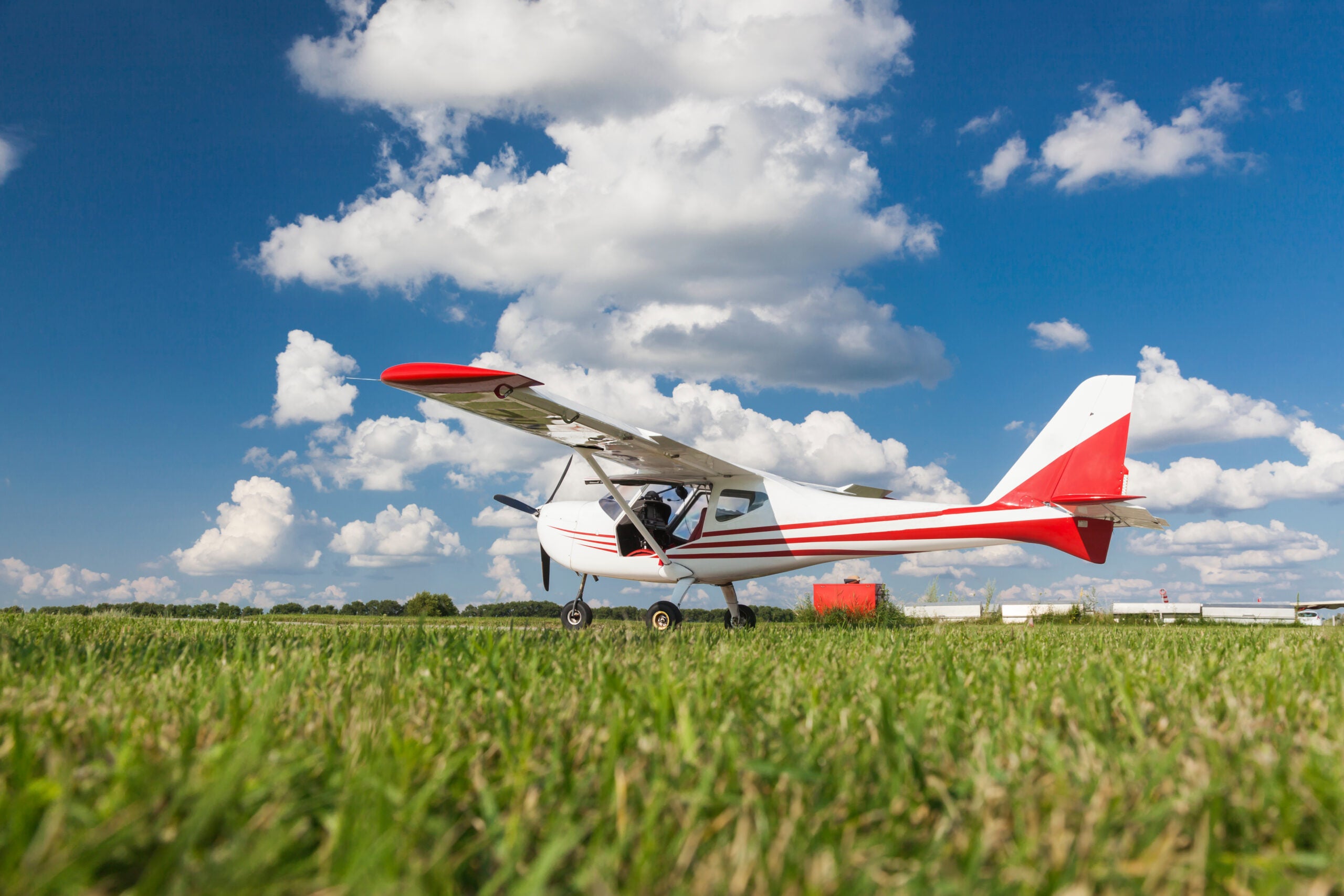 FAA Acknowledges Some Pilots Prefer Operating ‘On the Grass’
