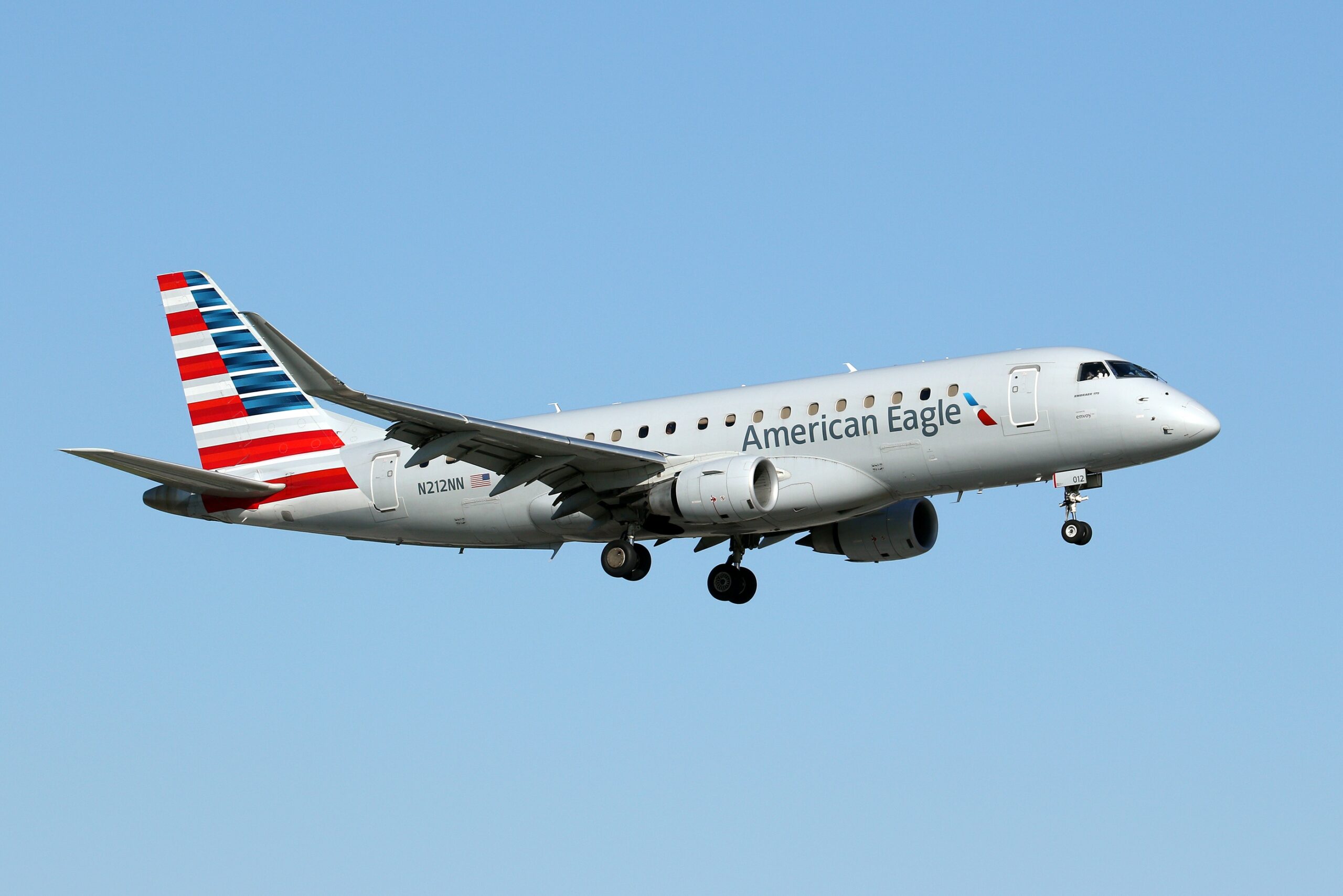 Envoy Air Offers Pilots 300 Percent Pay Incentive