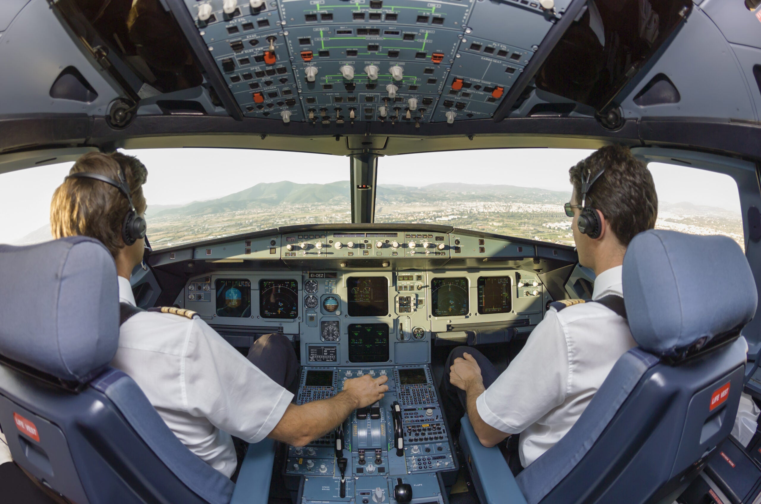 If You Want to Be an Airline Pilot, Do You Need a College Degree?