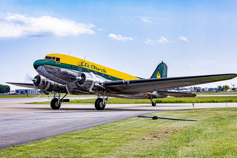 Douglas DC-3 Flies Again After 13-Year Hiatus