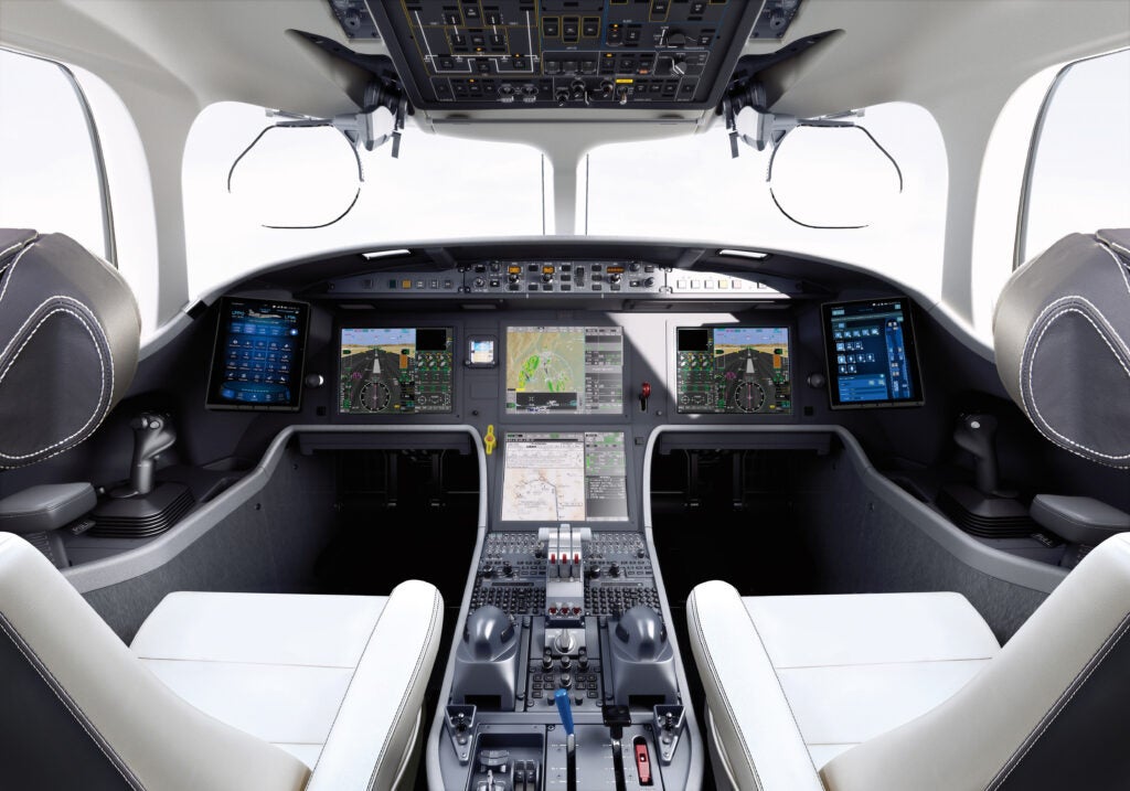 FAA Approves Dual Heads-Up Display for Falcon 8X
