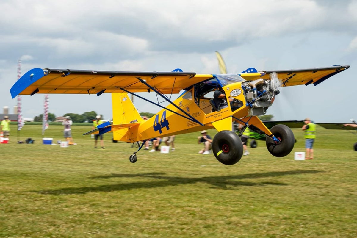 A Sod-Busting STOL Event Tears Up the Grass in Wisconsin
