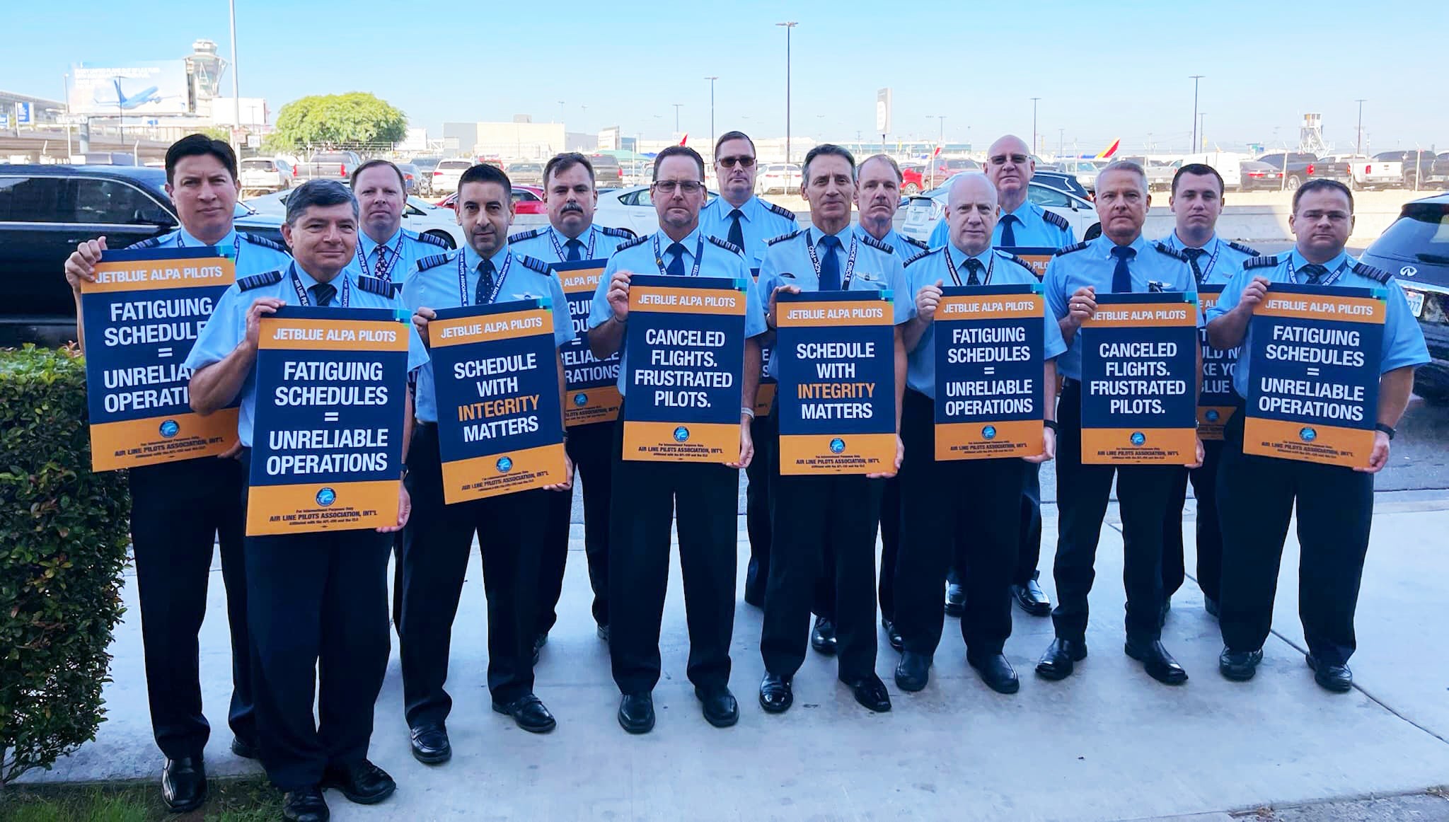 Airline Pilots Picket Nationwide Ahead of Holiday Weekend