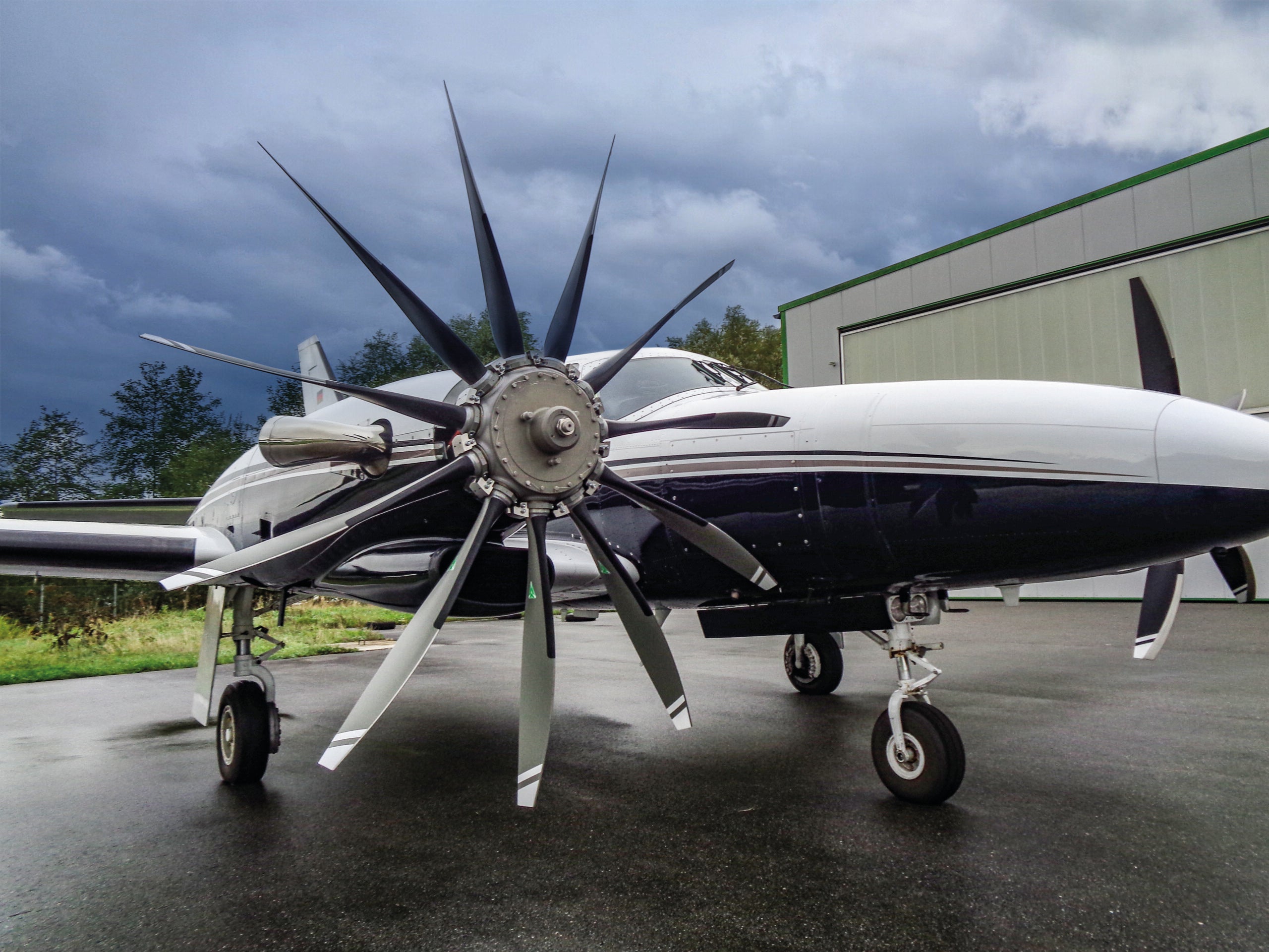 MT Flight-Tests Propeller With 11 Blades On A Piper Cheyenne