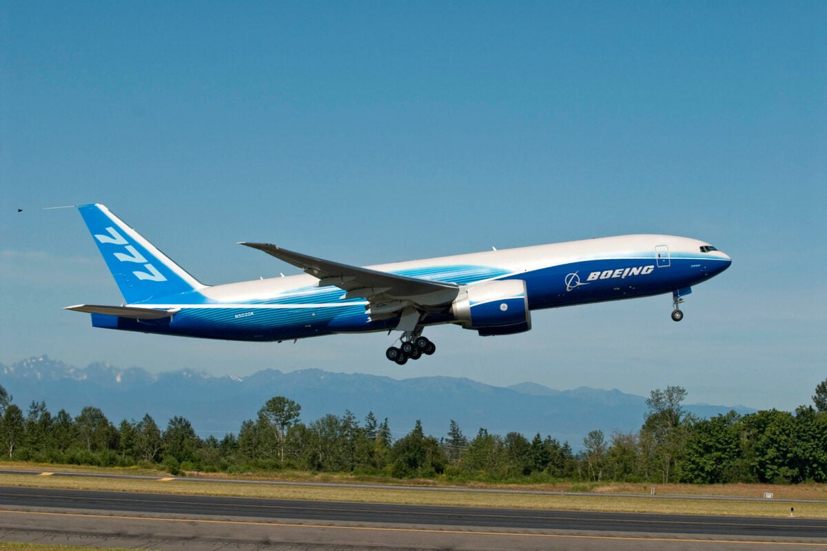 How Is an Engine Failure Handled on a Boeing 777?