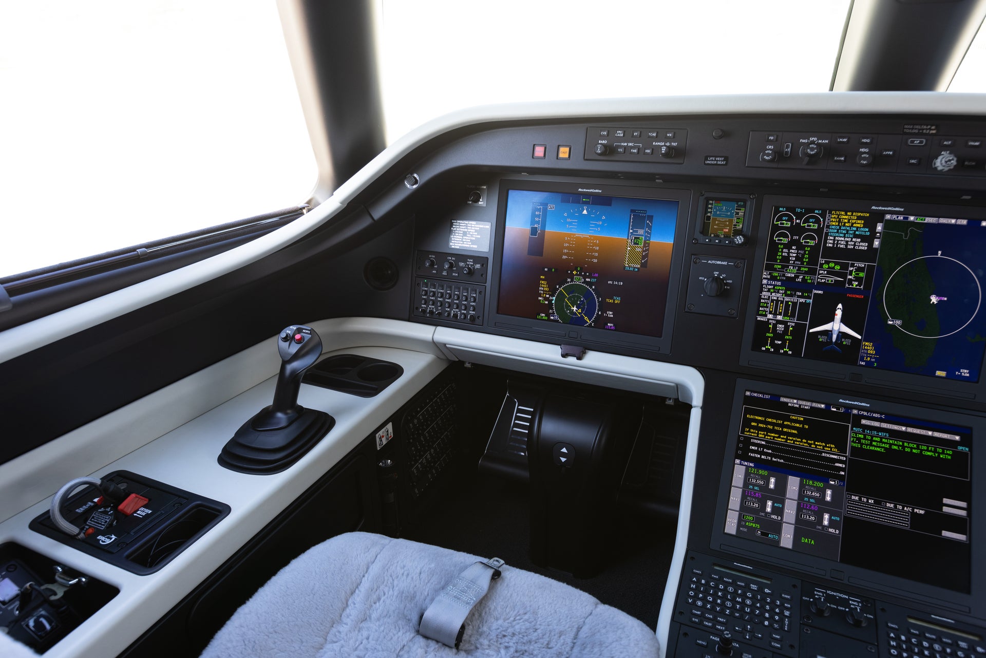 Embraer, FlightSafety Announce New Praetor Simulators in Florida, Europe