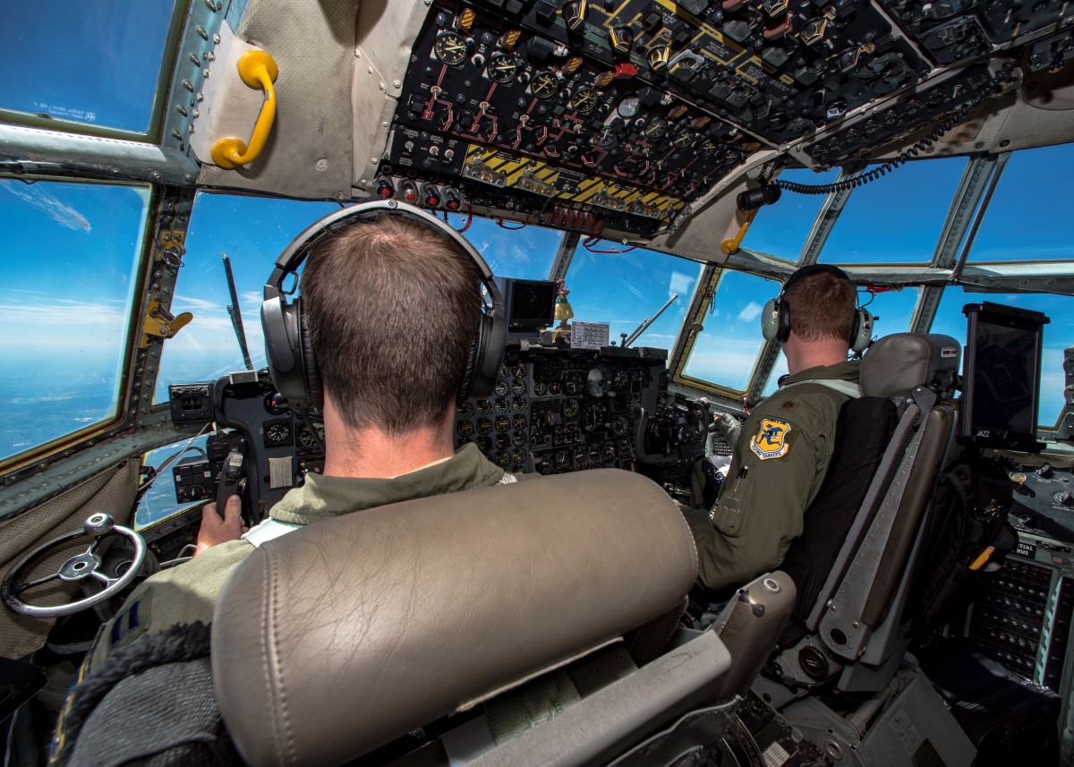 United Zeroing In On Military Pilots as Air Force Tempts Them to Stay