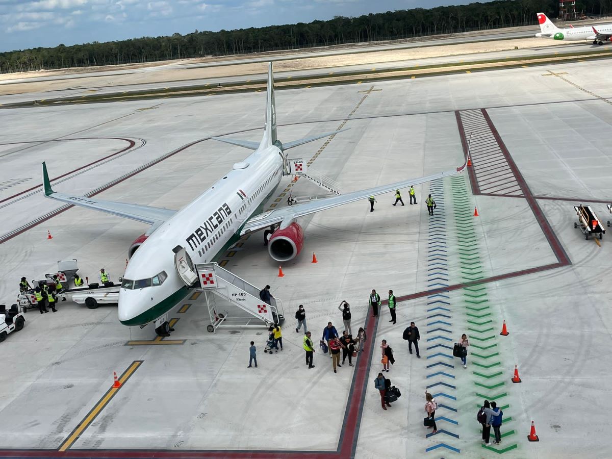 Mexican Army-Run Airline Makes First Flight to Resort Town