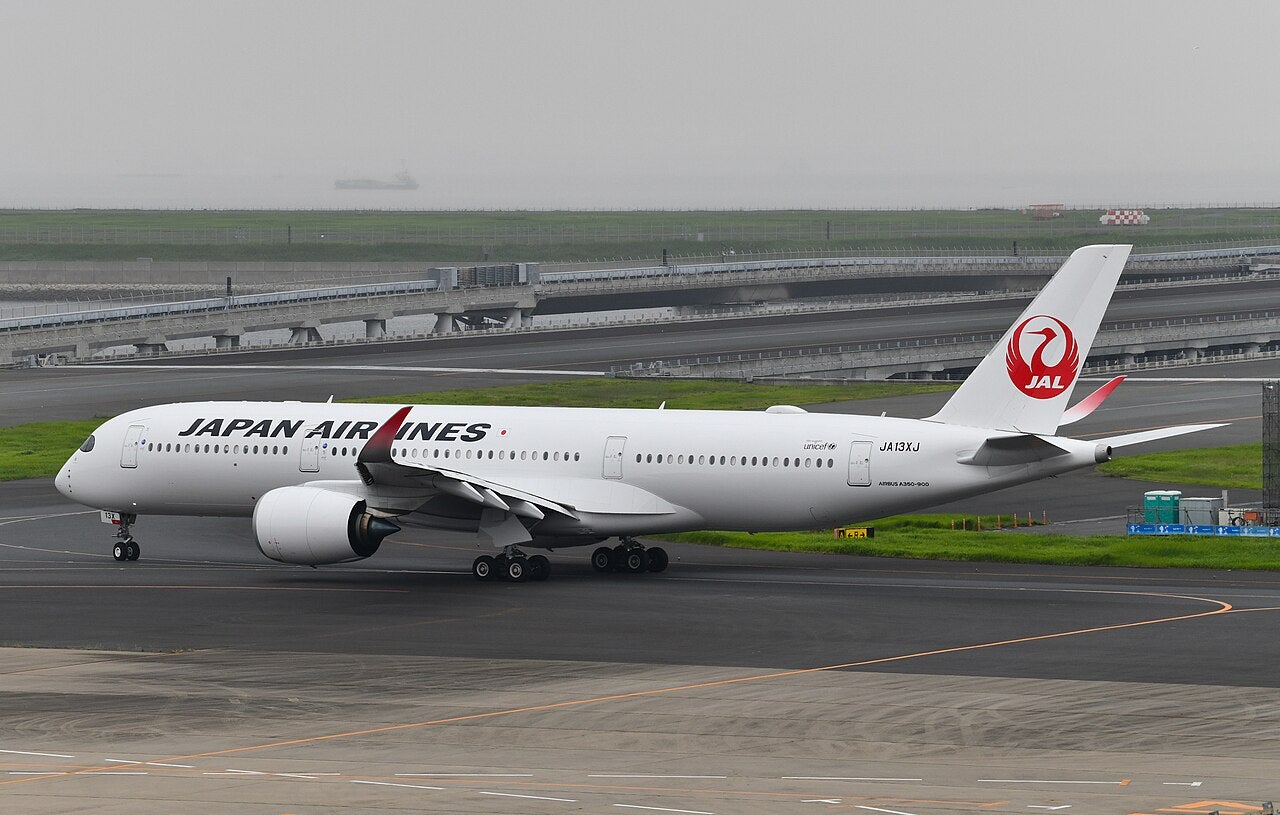 Japan Airlines A350 and Earthquake Relief Dash 8 Collide on Runway