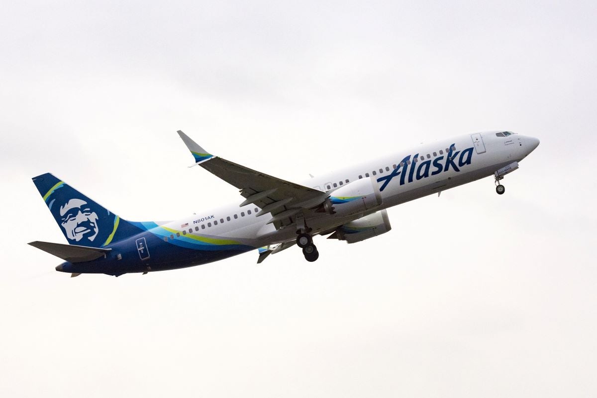 Alaska Airlines&#8217; Boeing 737 Windscreen Cracks During Landing