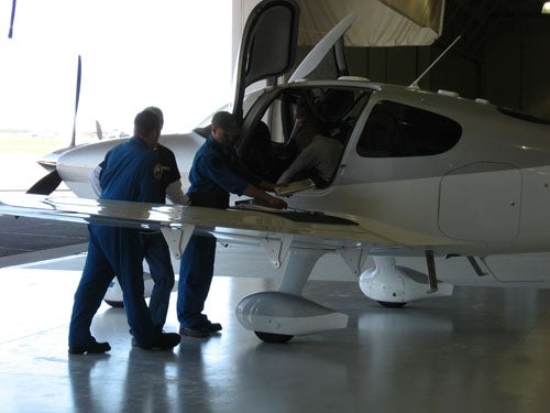 cirrus factory tour059.jpg