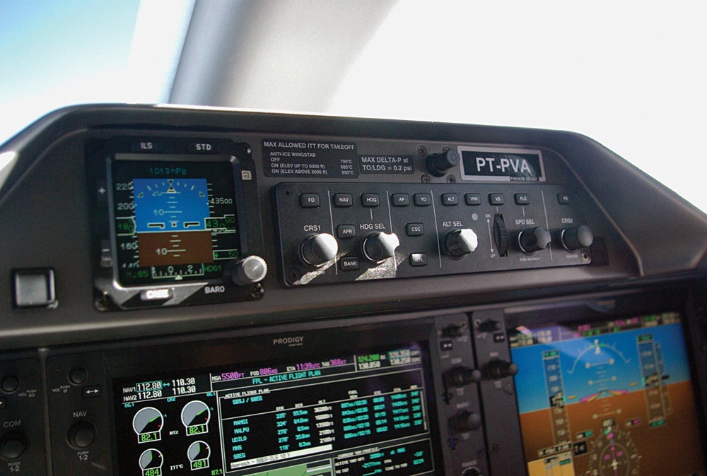 Embraer Phenom 300
