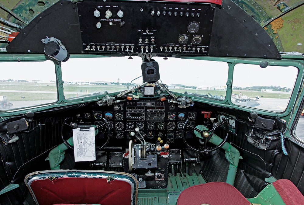 fly0810_attd2_1000x674.jpg