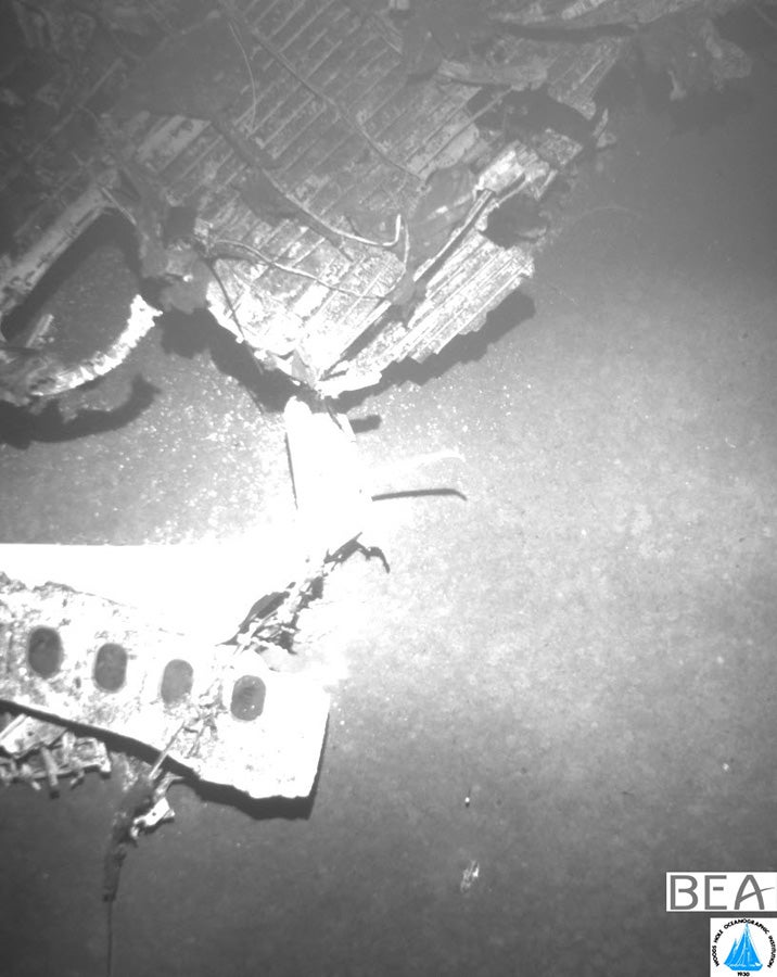 fly041411_wreck_716x900.jpg
