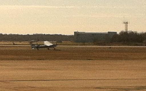 Cessna 152 landing