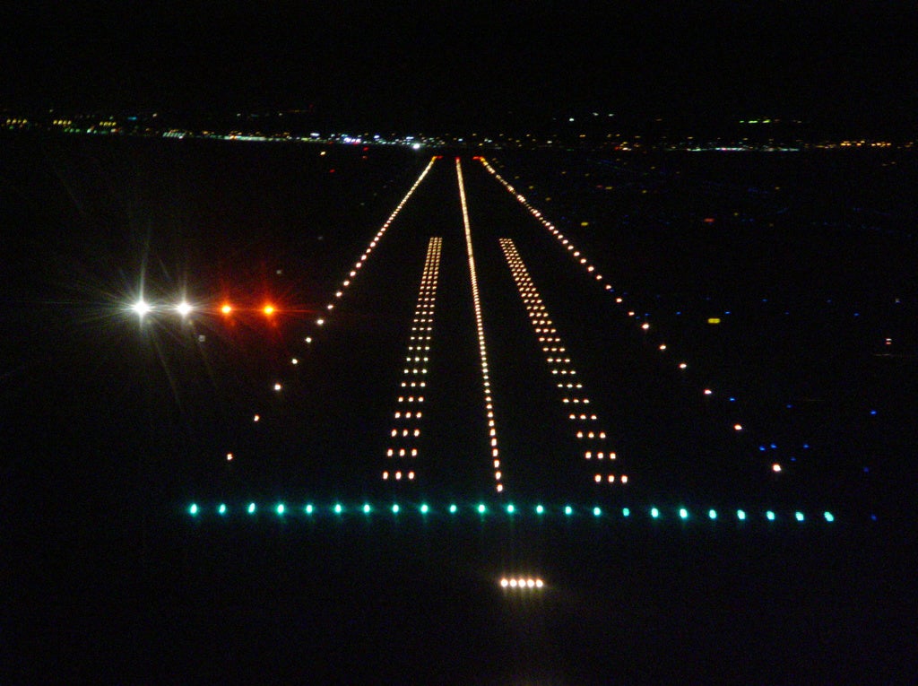 23_runway_lighting.jpg