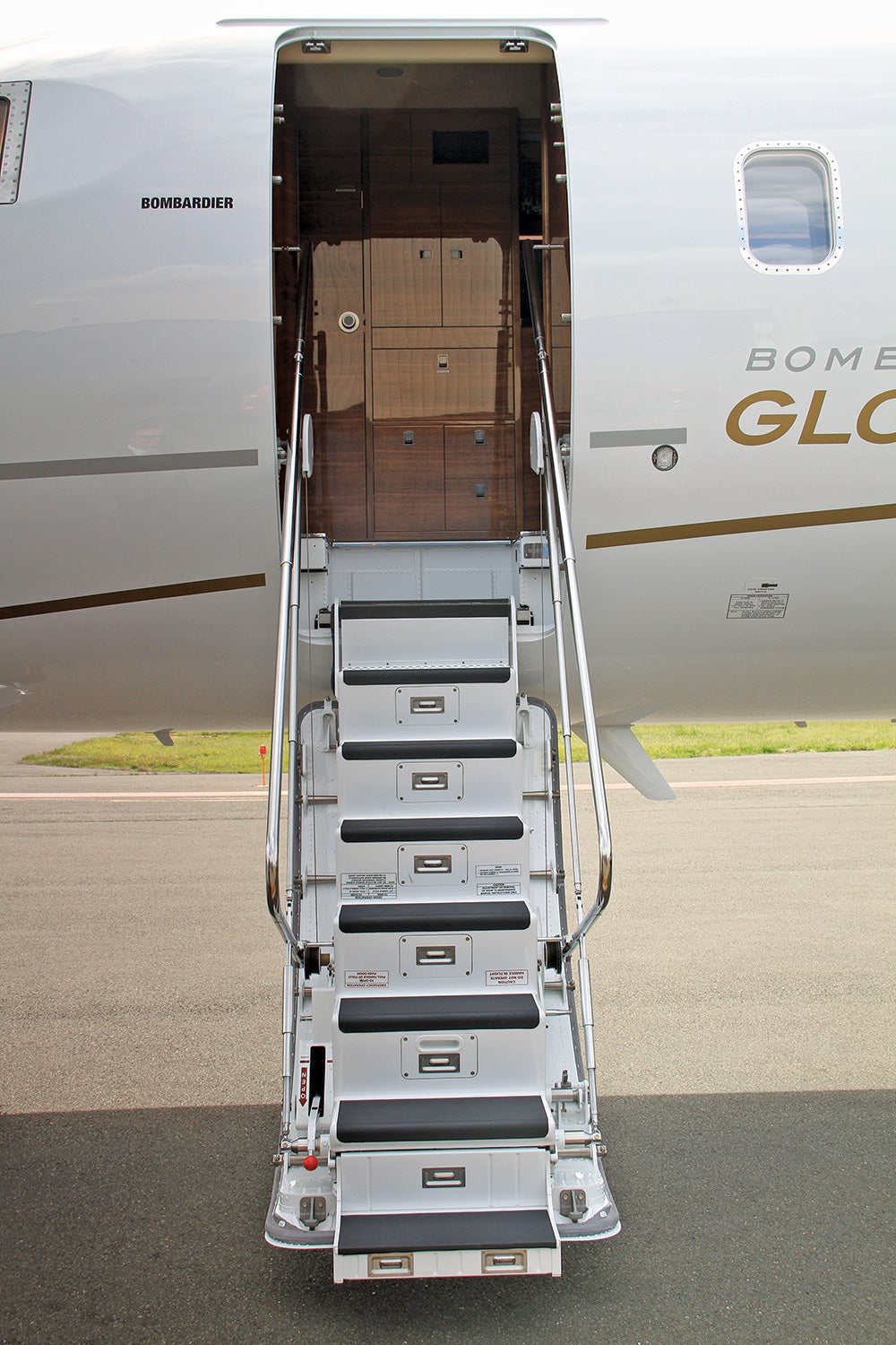 fly0413i_global_gall7.jpg