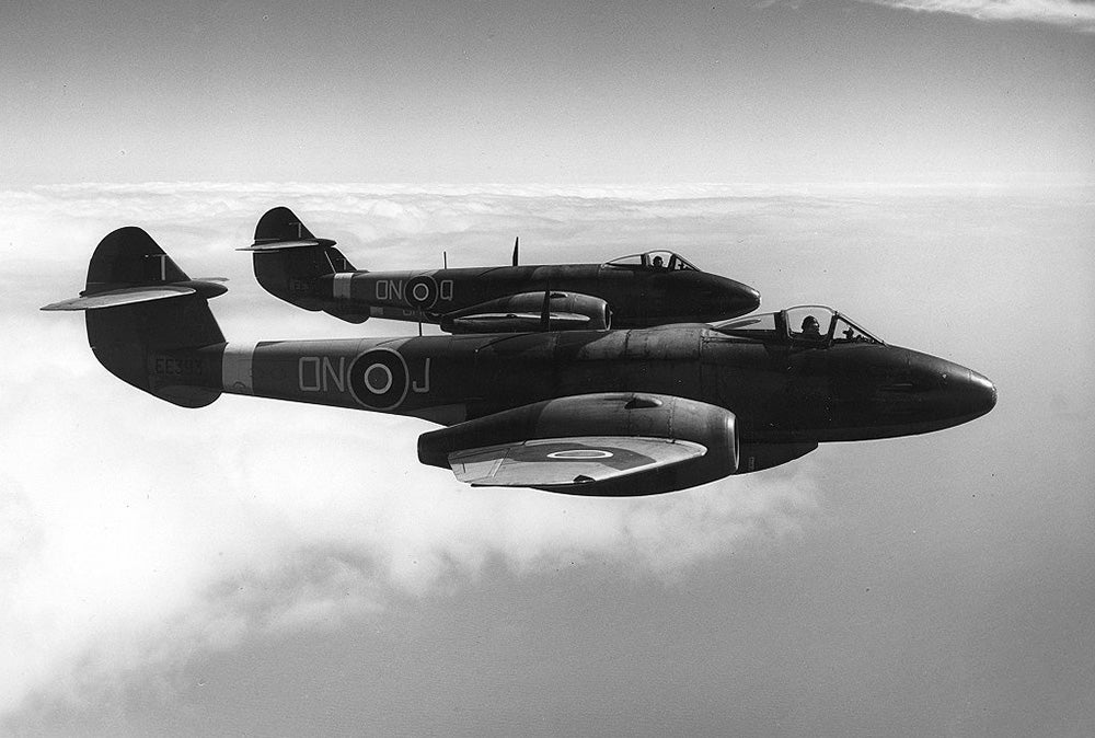 10stillflying-gloster-meteor-01.jpg