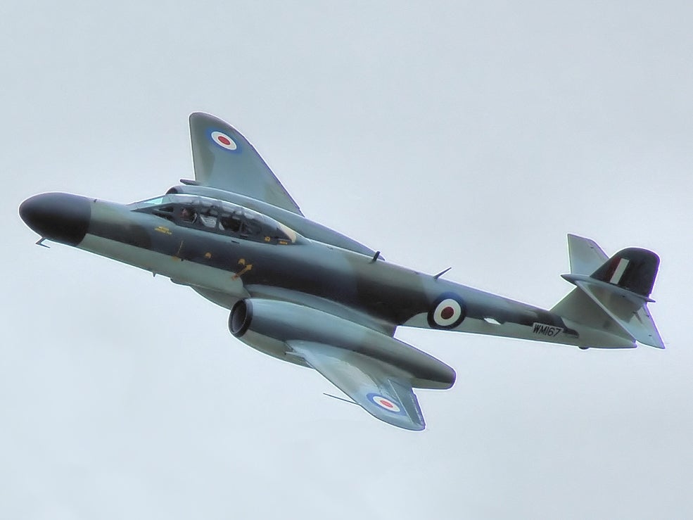 10stillflying-gloster-meteor-02.jpg