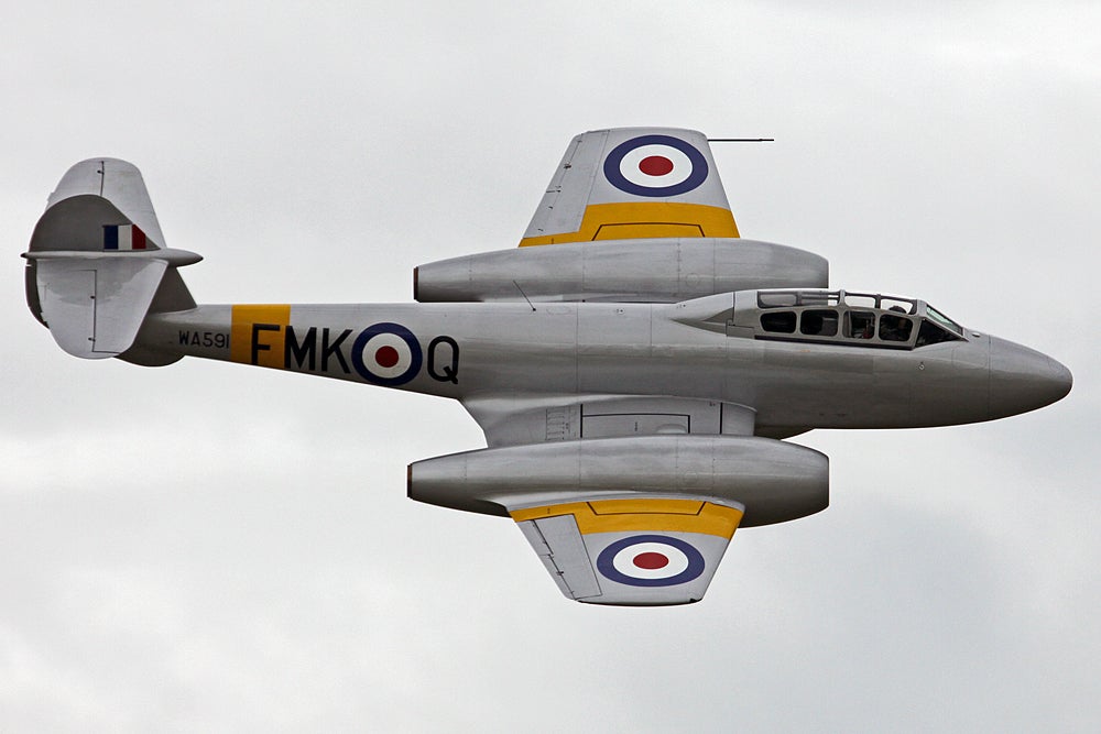 10stillflying-gloster-meteor-03.jpg