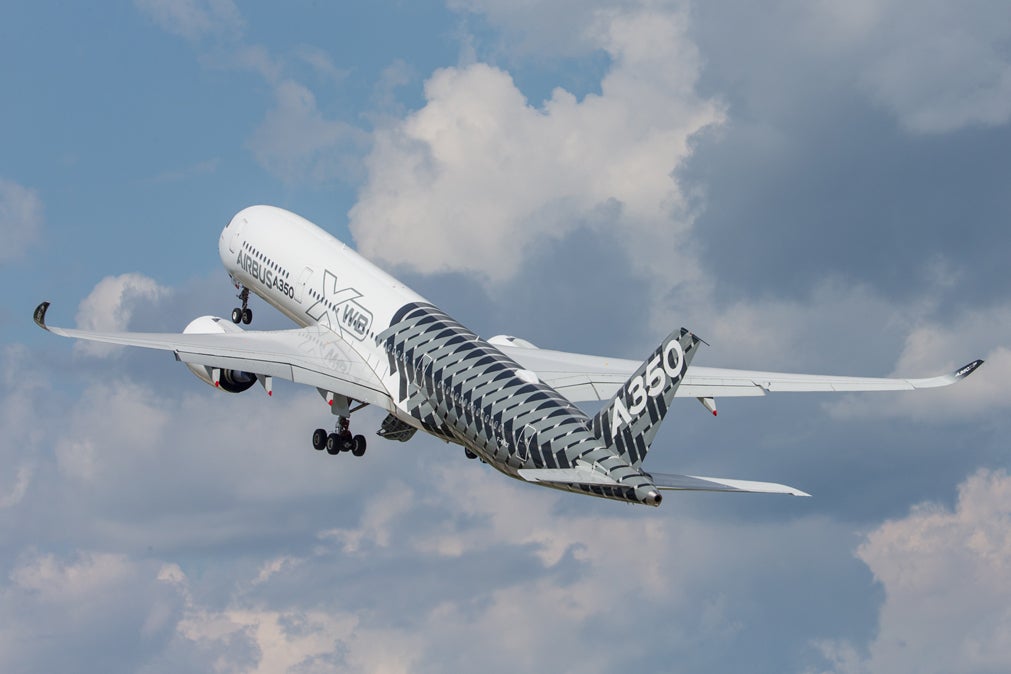 osh15-jv-airbus-a350-departure-2.jpg