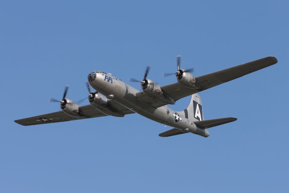 osh15-jv-b-29-fifi_fly-over.jpg