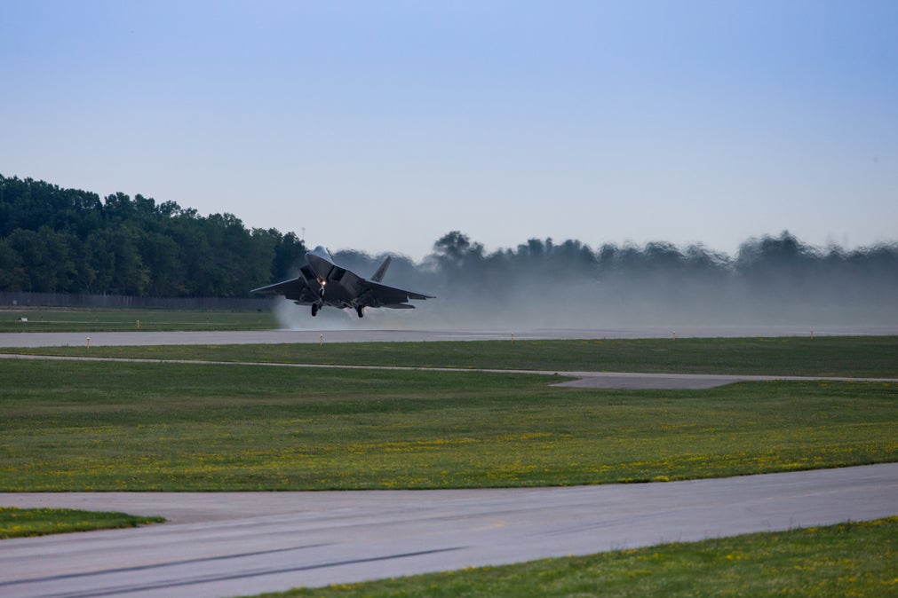 osh15-jv-f-22_raptor-demo.jpg
