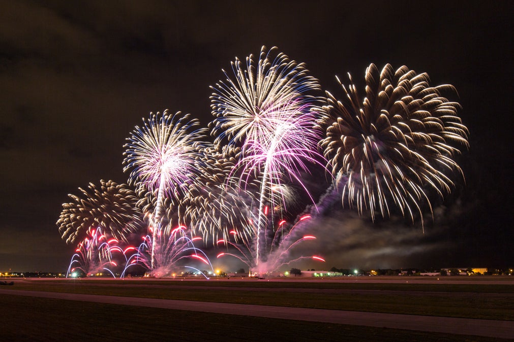 osh15-jv-wednesday-night-fireworks-2.jpg
