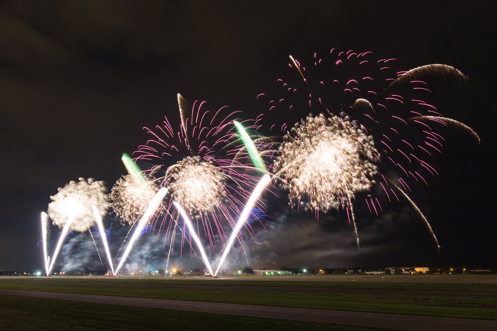 osh15-jv-wednesday-night-fireworks-3.jpg