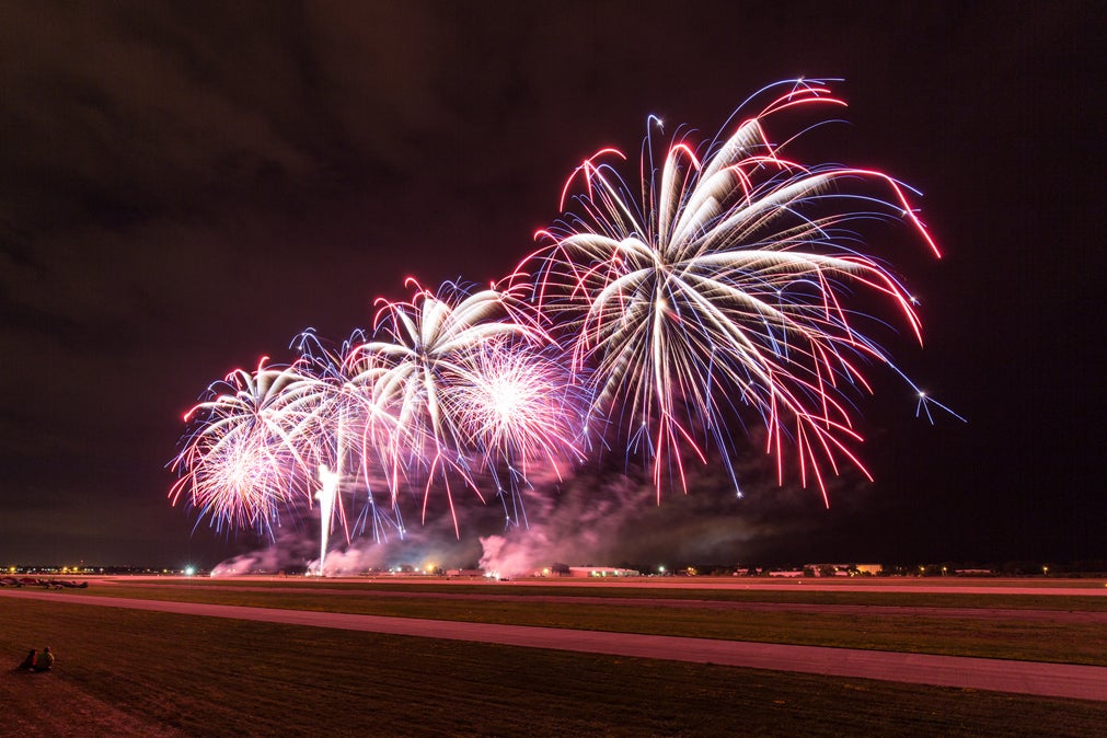 osh15-jv-wednesday-night-fireworks-4.jpg