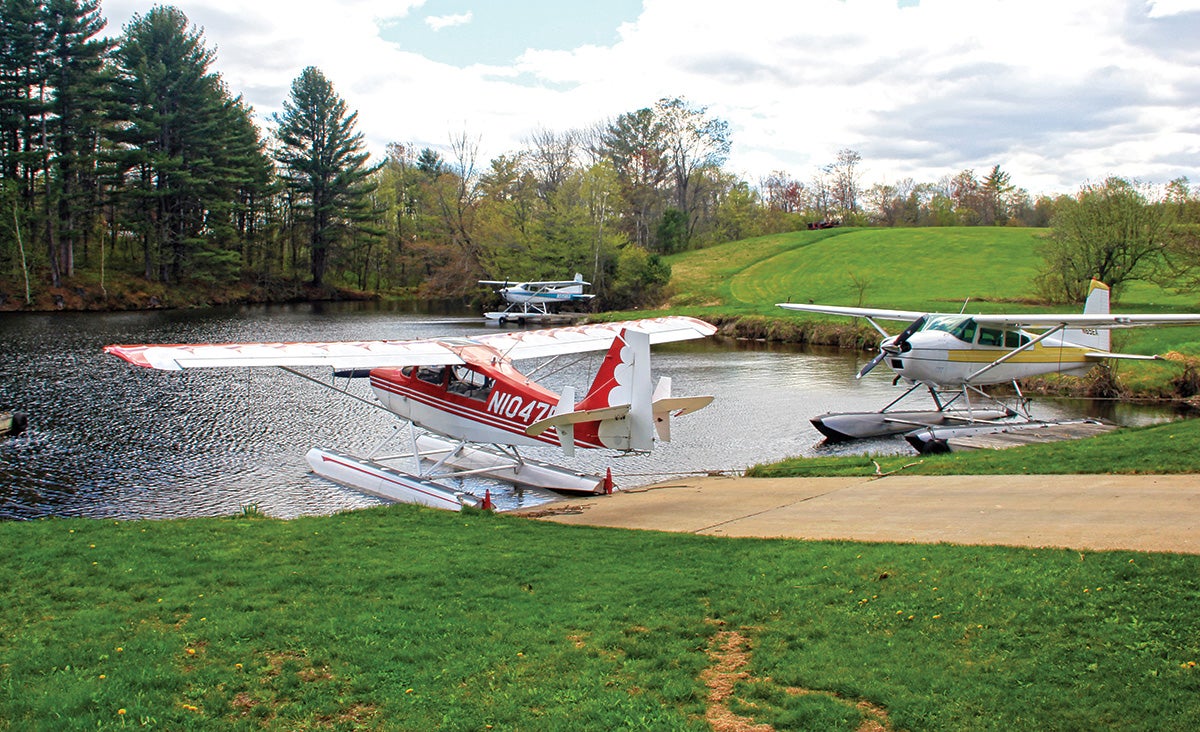 maine-seaplane1.jpg