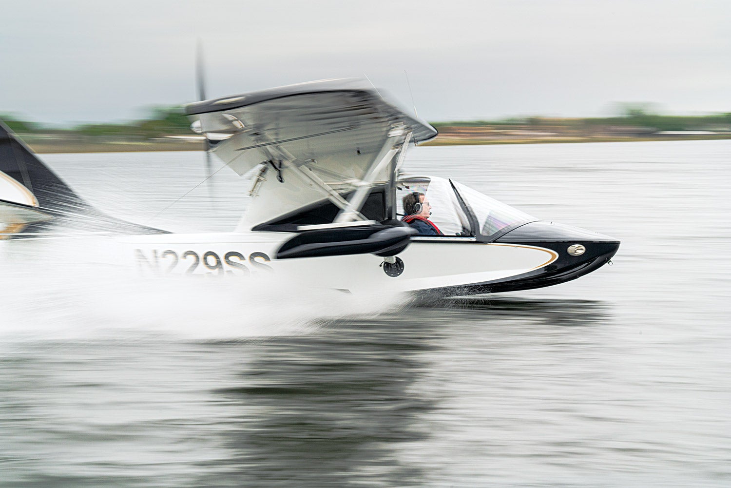 Progressive Aerodyne Searey Elite on the water