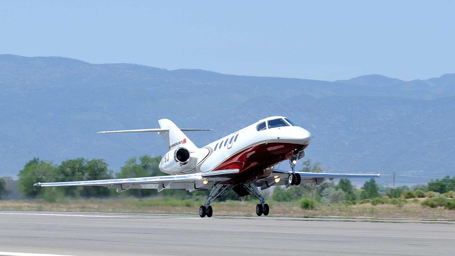 Syberjet SyberJet SJ30i Completes Its First Test Flight